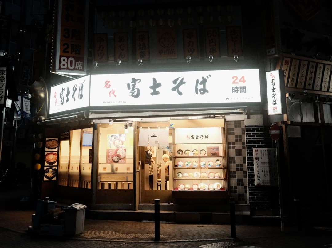 林心如霍建华在演唱会上亲吻 两人已成婚九周年